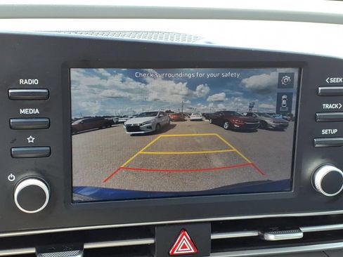 Used 2023 Hyundai Elantra SEL w/ Preferred Accessory Package FWD image 17