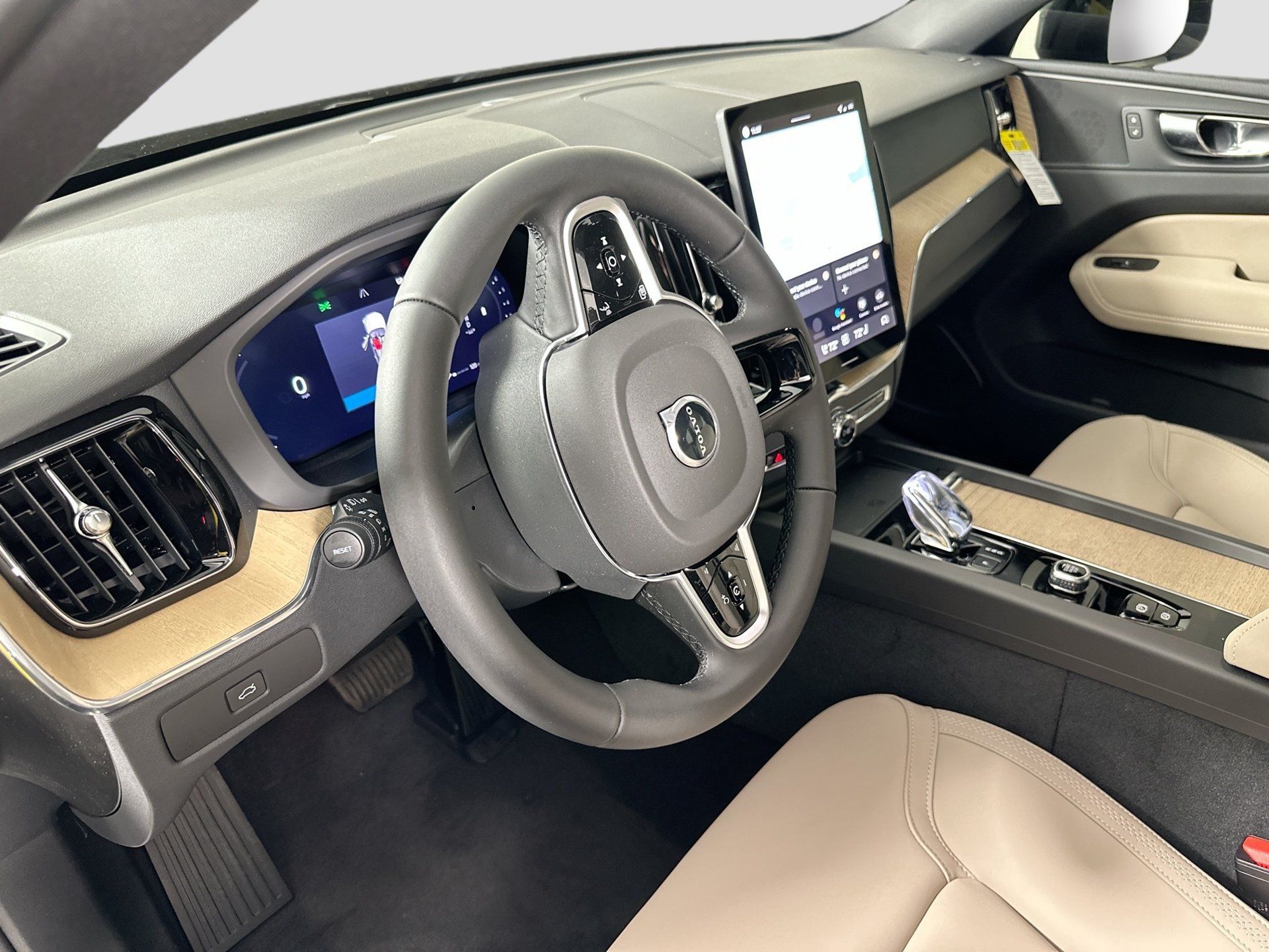 Certified 2026 Volvo XC60 B5 Core w/ Climate Package AWD/4WD image 10