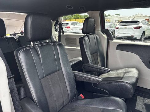Used 2019 Dodge Grand Caravan SXT FWD image 23