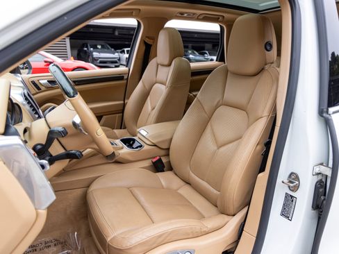 Used 2014 Porsche Cayenne Diesel AWD/4WD image 5