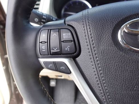 Certified 2019 Toyota Highlander Limited Platinum AWD/4WD image 16