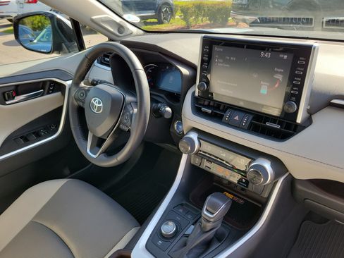 Used 2022 Toyota RAV4 Limited AWD/4WD image 8