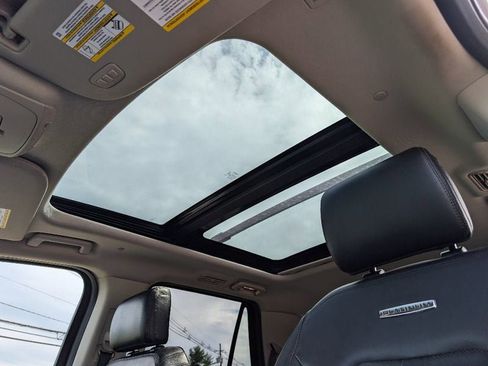 Used 2019 Ford Expedition Platinum AWD/4WD image 16