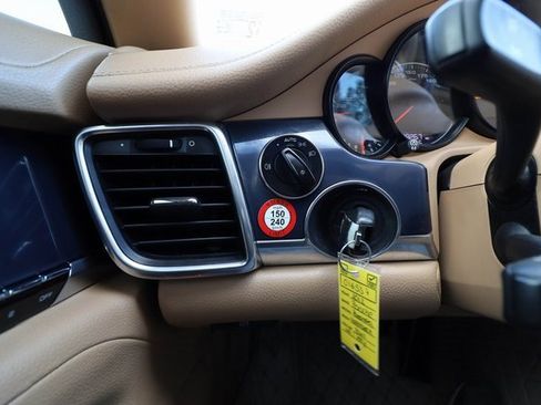 Used 2012 Porsche Panamera 4 image 8