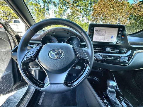 Used 2019 Toyota C-HR Limited image 11
