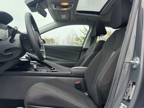 Used 2024 Hyundai Elantra SEL w/ Convenience Package image 17