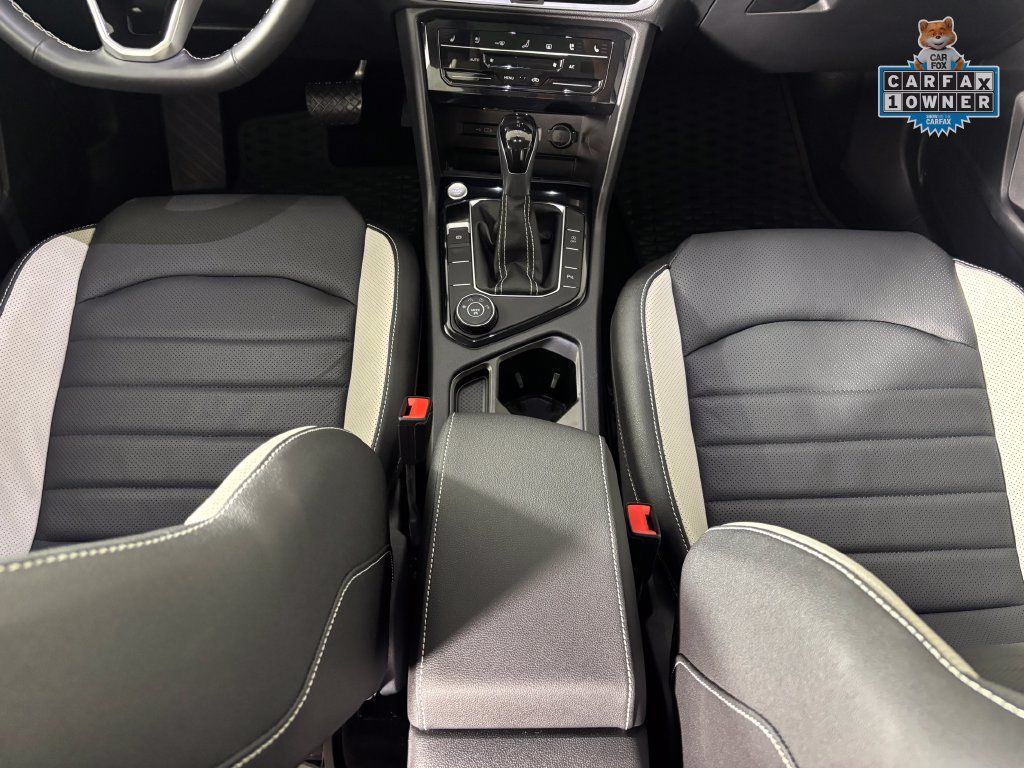 Used 2025 Volkswagen Taos SEL AWD/4WD image 19