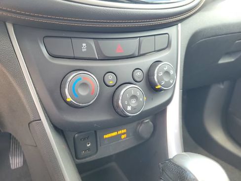 Used 2018 Chevrolet Trax LT w/ LT Convenience Package AWD/4WD image 22