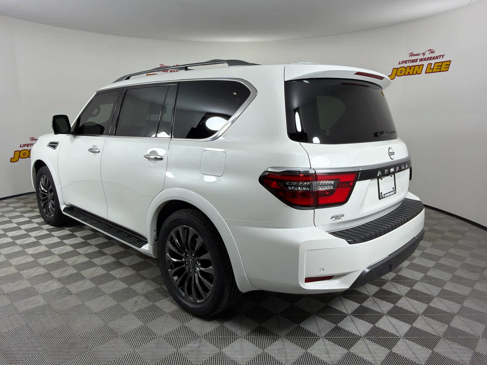 Certified 2024 Nissan Armada Platinum w/ Captain's Chairs Package RWD image 3