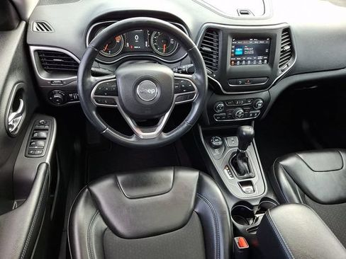 Used 2019 Jeep Cherokee Latitude Plus w/ Comfort/Convenience Group AWD/4WD image 2