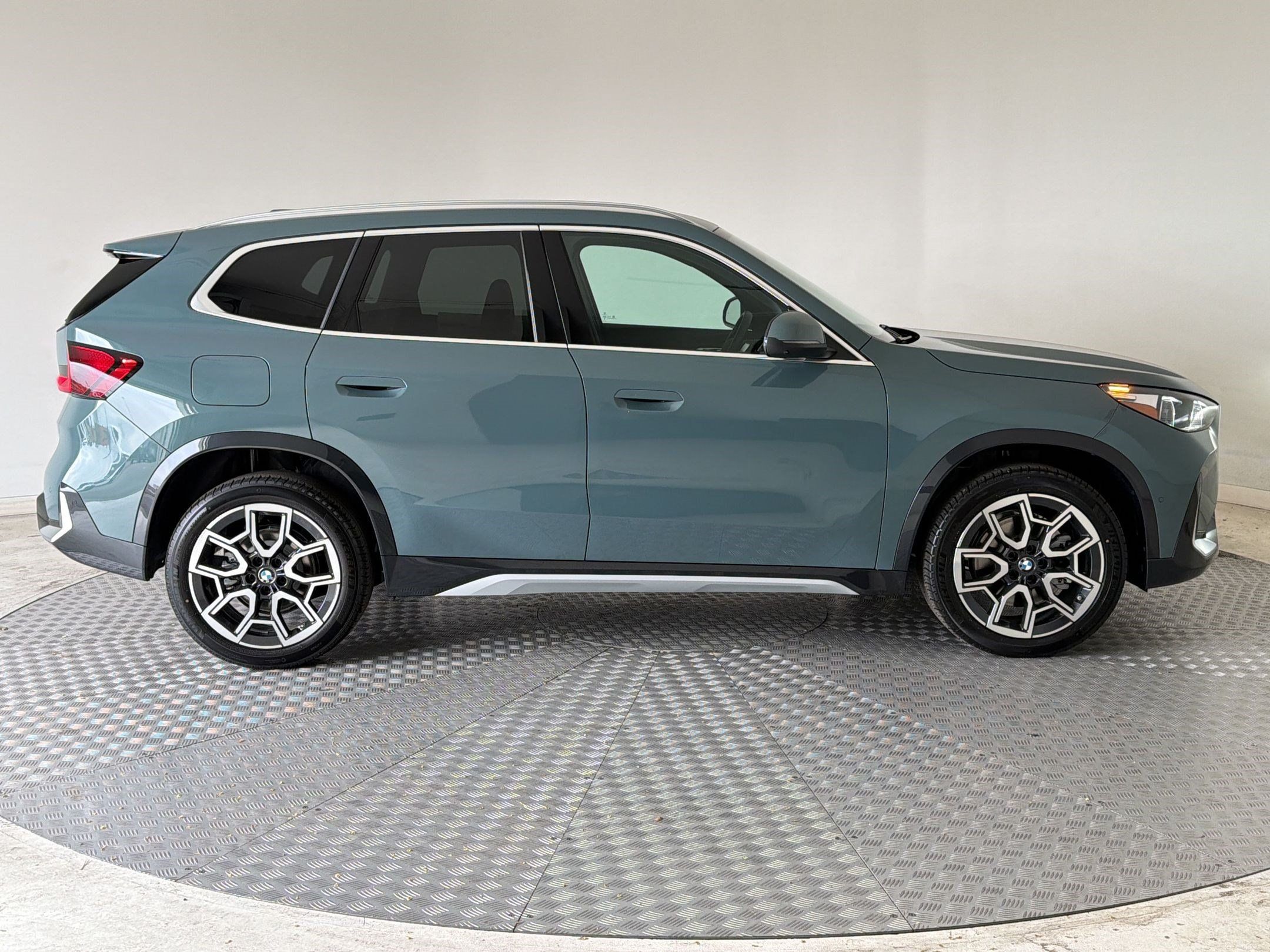 New 2026 BMW X1 xDrive28i w/ Technology Package AWD/4WD image 8
