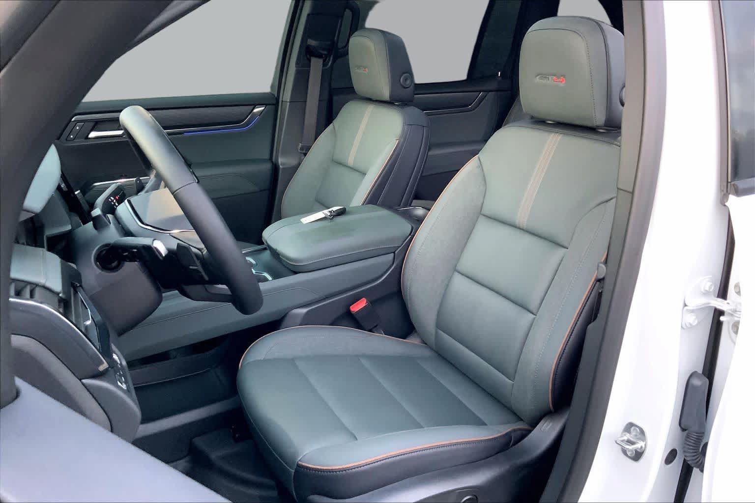 Used 2026 GMC Acadia AT4 w/ Super Cruise Package AWD/4WD image 7