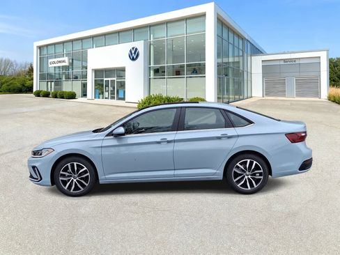 New 2026 Volkswagen Jetta SE FWD image 4