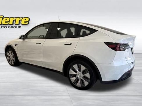 Used 2024 Tesla Model Y 2WD image 2