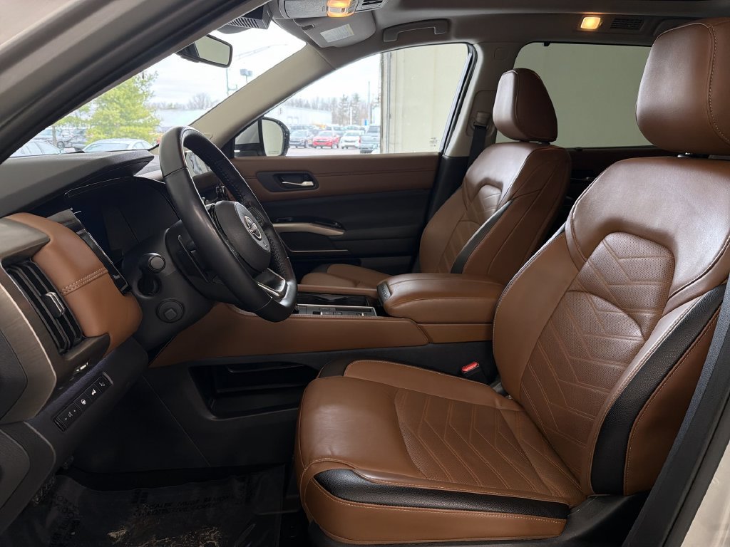 Certified 2025 Nissan Pathfinder Platinum w/ Cargo Package FWD image 25