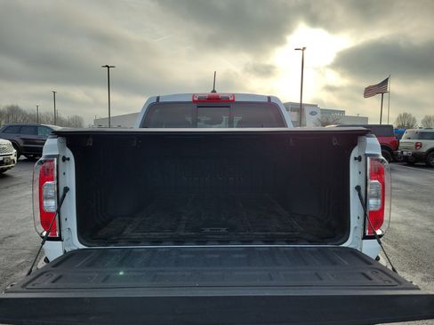 Used 2018 GMC Canyon SLT w/ Driver Alert Package image 9