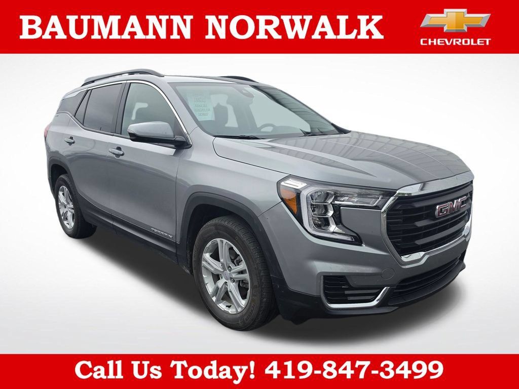 Used 2024 GMC Terrain SLE w/ Driver Convenience Package FWD image 5