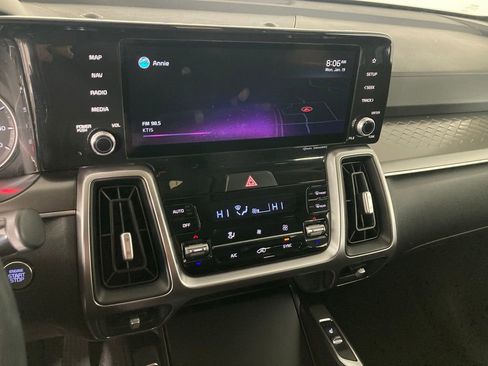 Used 2022 Kia Sorento S image 2