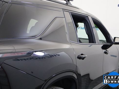 Used 2025 Chevrolet Traverse RS image 6