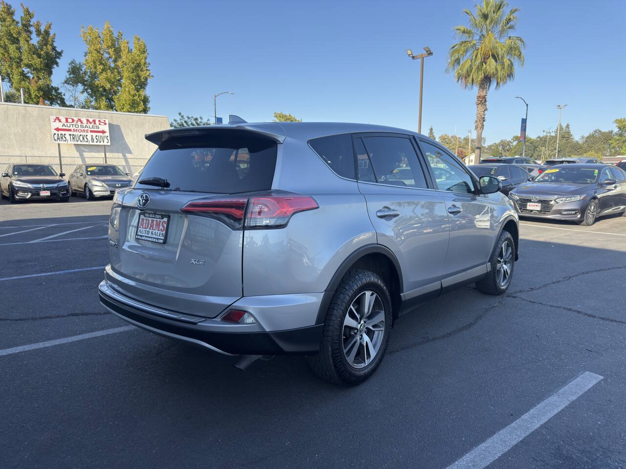 Used 2018 Toyota RAV4 XLE w/ All Weather Liner Package FWD image 3