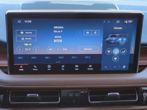 Certified 2023 Lincoln Nautilus Reserve w/ Monochromatic Package image 18