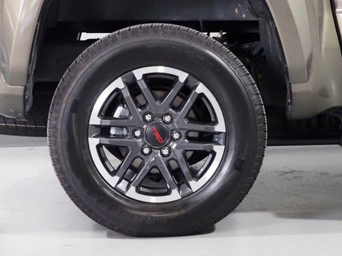 Used 2025 Toyota Tacoma TRD Sport image 38