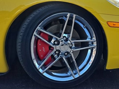 Used 2005 Chevrolet Corvette Coupe w/ Preferred Equipment Group RWD image 36