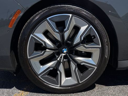 Used 2023 BMW 760i xDrive AWD/4WD image 9
