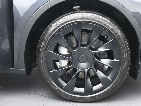 Used 2024 Tesla Model Y 2WD image 38