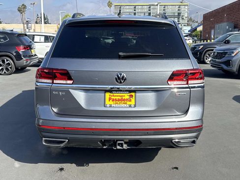 Certified 2022 Volkswagen Atlas SE image 4