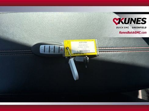 Used 2025 Nissan Altima 2.5 SR image 40