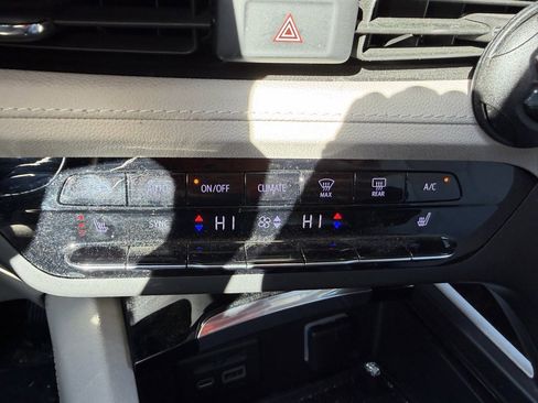 Used 2021 Buick Envision Essence w/ Technology Package I image 14