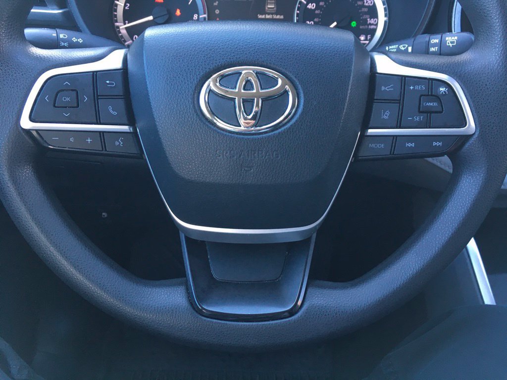 Used 2023 Toyota Highlander L FWD image 13