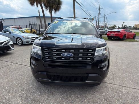 Used 2017 Ford Explorer XLT w/ Equipment Group 202A FWD image 2