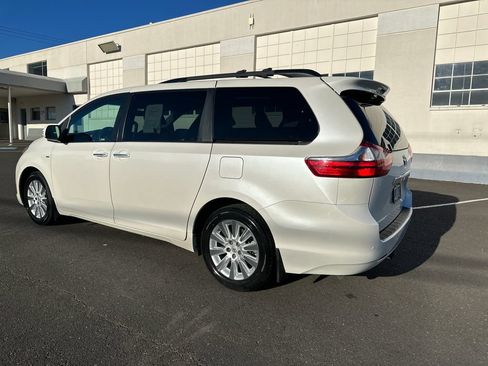 Used 2016 Toyota Sienna Limited Premium w/ Outdoor Package AWD/4WD image 4