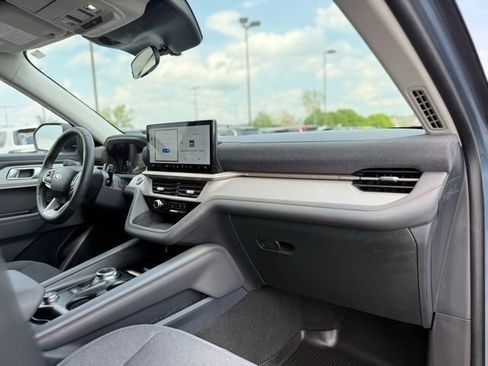 Used 2025 Ford Explorer Active AWD/4WD image 20