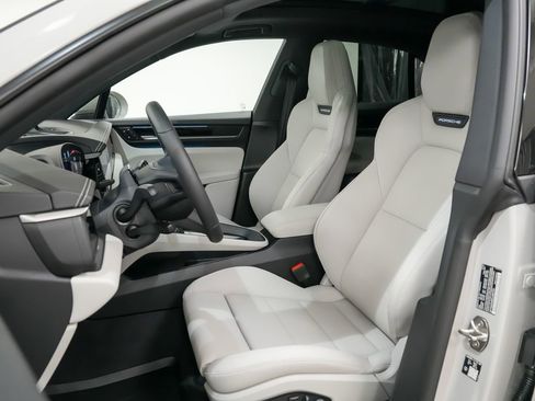 New 2026 Porsche Macan 4 Electric AWD/4WD image 5