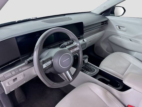 Certified 2025 Hyundai Kona SEL image 9