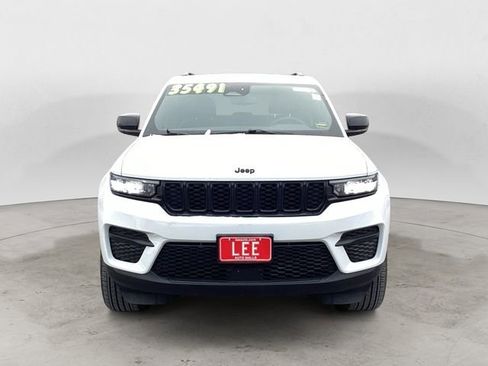 Certified 2024 Jeep Grand Cherokee Altitude image 8