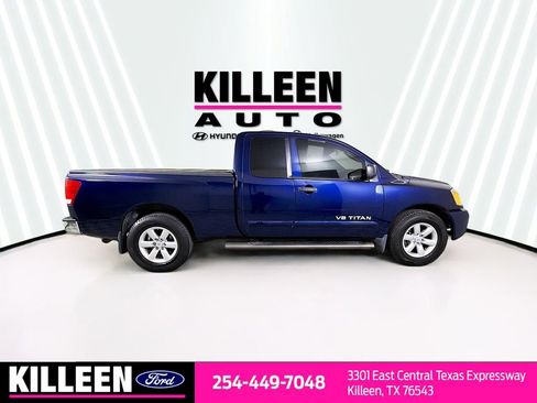 Used 2010 Nissan Titan SE image 9