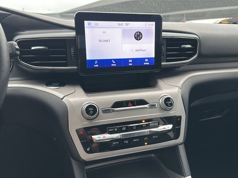 Used 2024 Ford Explorer XLT w/ Equipment Group 202A image 32