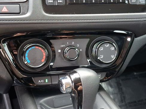 Used 2021 Honda HR-V LX image 16