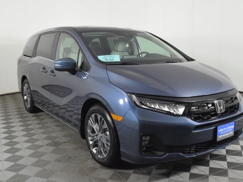 New 2026 Honda Odyssey Touring image 4