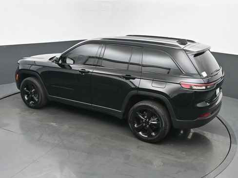 Used 2023 Jeep Grand Cherokee Altitude AWD/4WD image 37