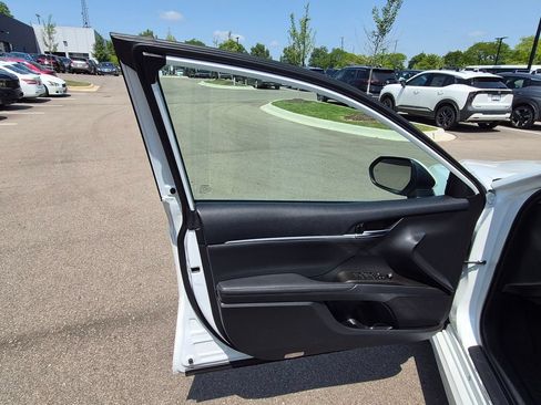 Used 2022 Toyota Camry XSE FWD image 14
