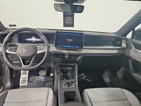 Used 2025 Volkswagen Tiguan SE R-Line AWD/4WD image 15
