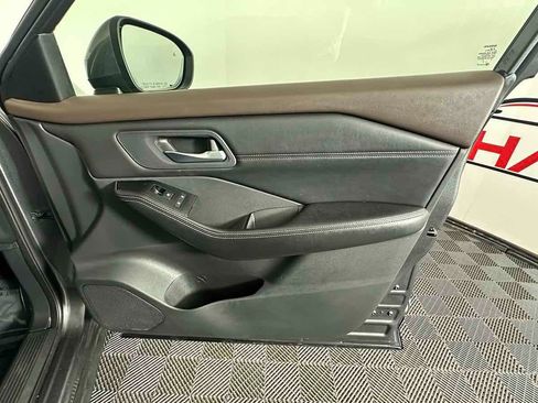 Used 2022 Nissan Rogue SV w/ SV Premium Package image 25