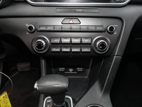 Used 2020 Kia Sportage LX image 16