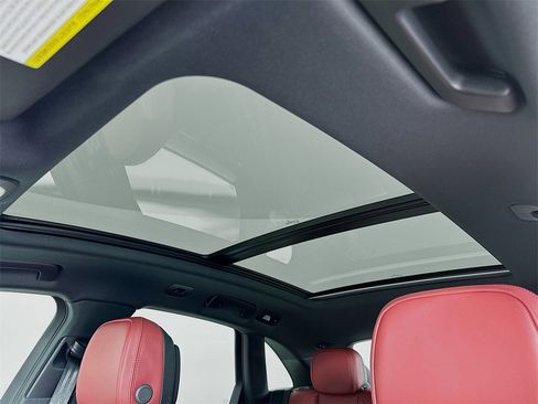 New 2026 Porsche Macan image 23