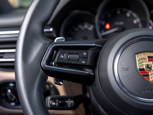 Certified 2026 Porsche Macan AWD/4WD image 31